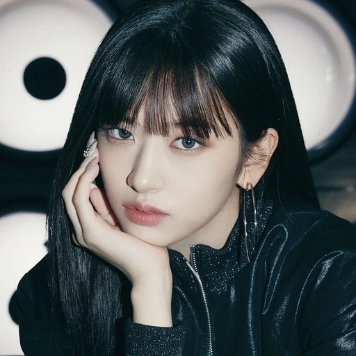 안유진