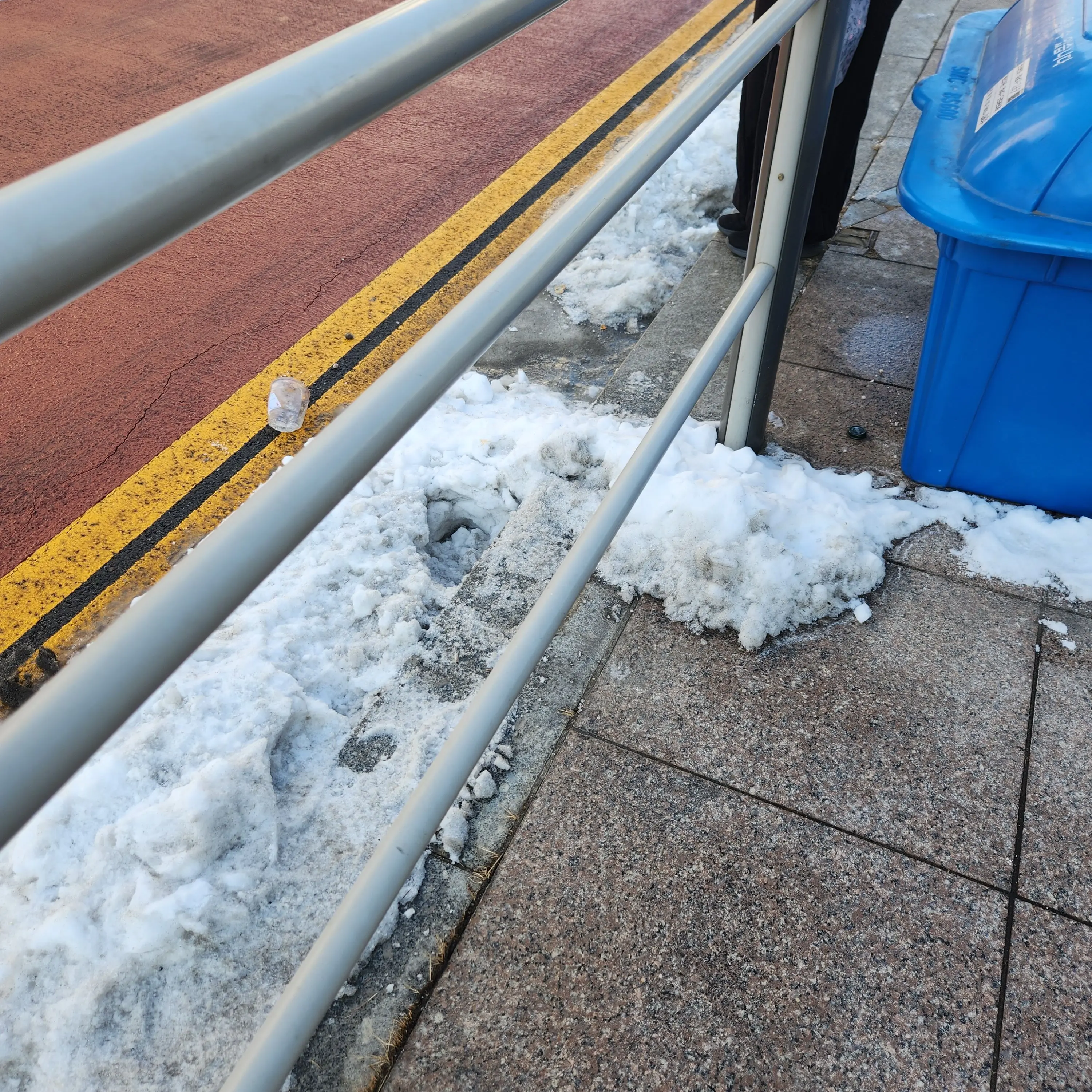 PointyNail8958의 물건으로 변해서 살아보쇼