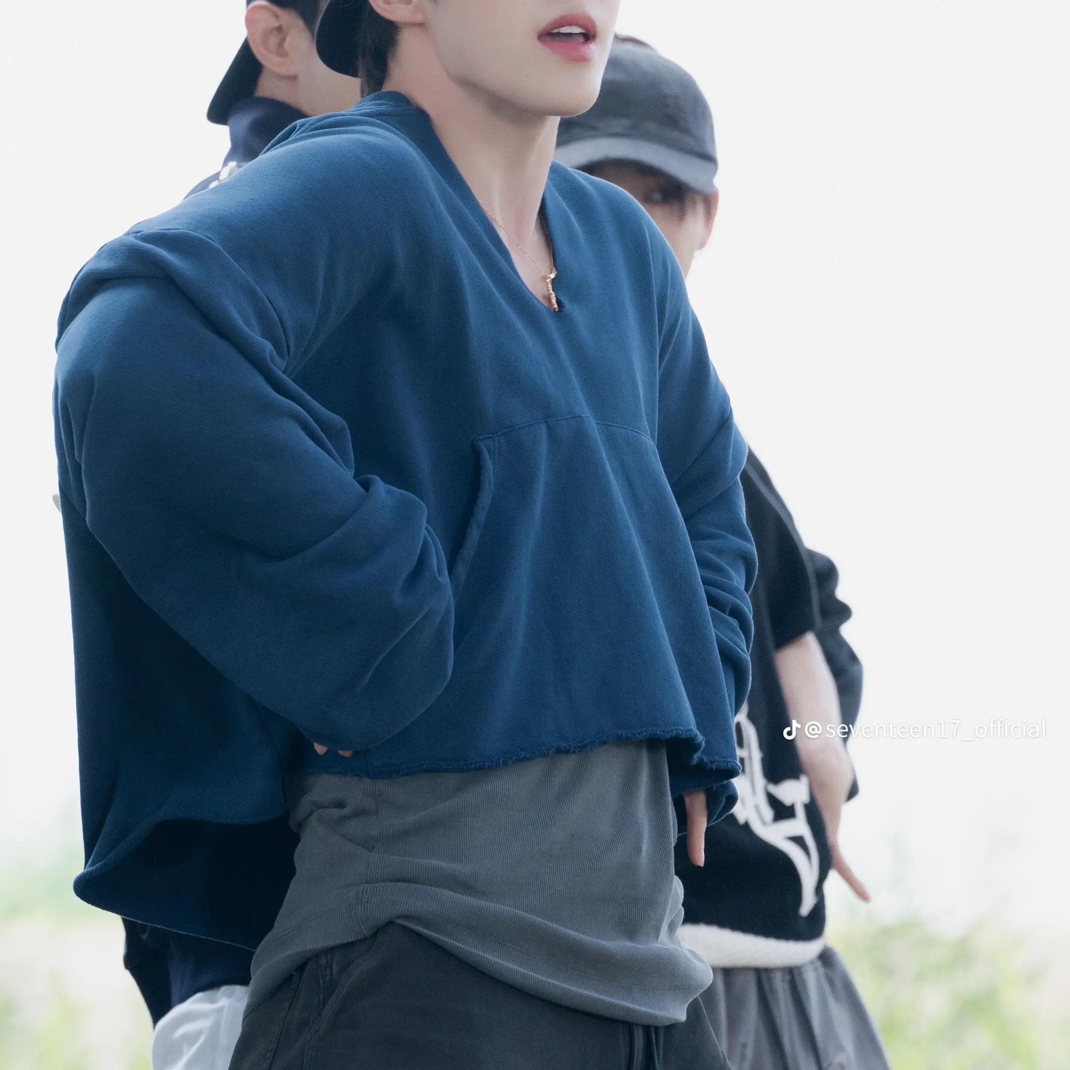 SalmonBirth4750의 잘생긴 귀신 알바(최슨철)