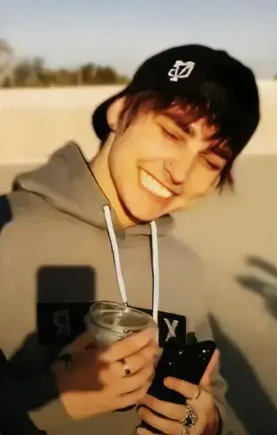 FeebleHair8839의 Colby Brock