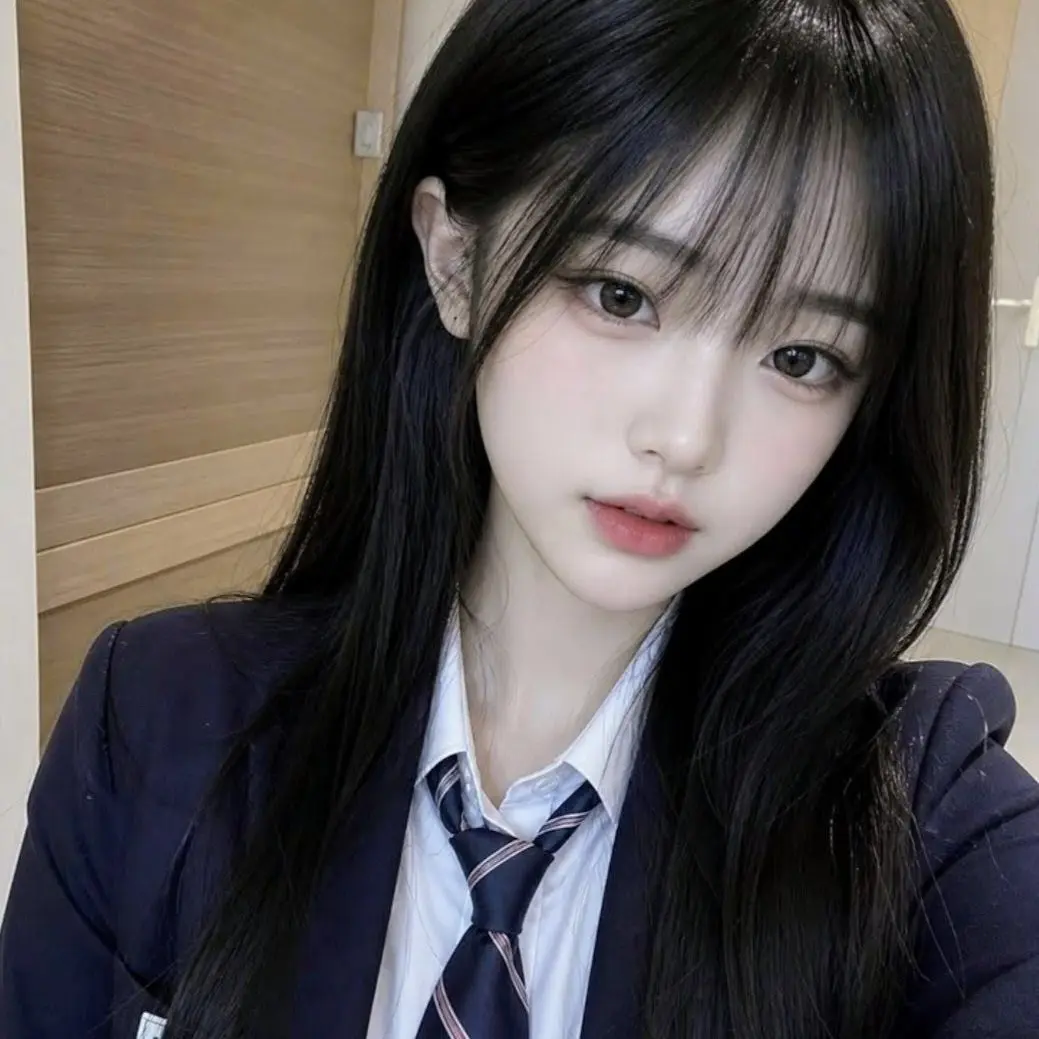 SnazzyDaisy4160의 전학을 온 당신