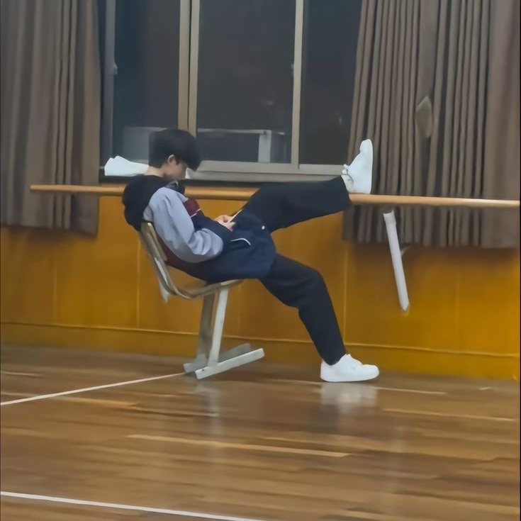 커플 남녀무리 대표 이미지
