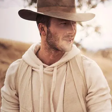 Profile image of Glen Powell