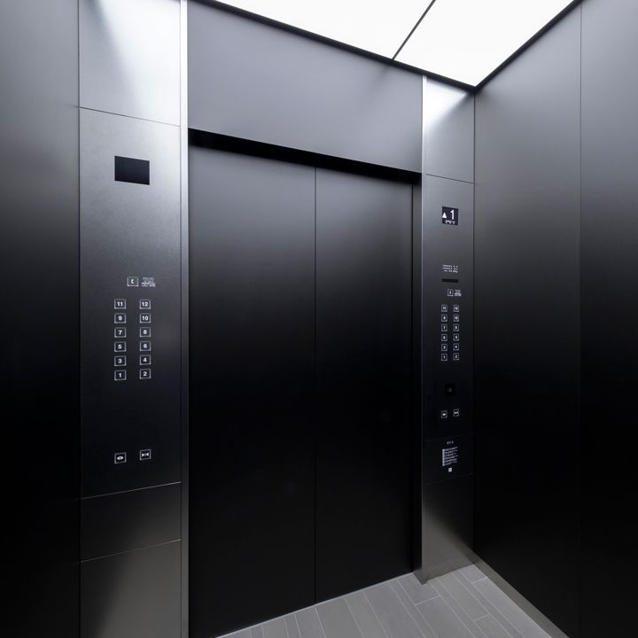 {꽉 찬 엘리베이터} 대표 이미지