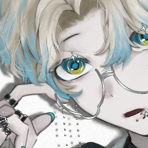 緋八マナ