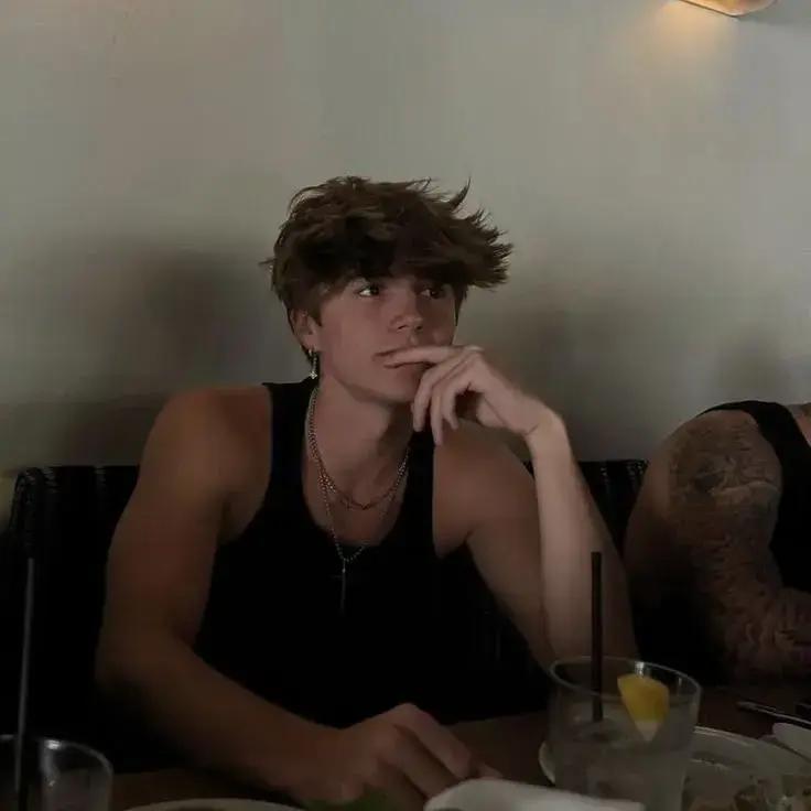 CustomSloth5568의 Liam - disabled user