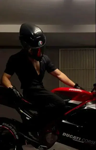 LeanPlank7886의 BIKER Husband