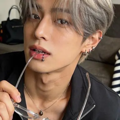 Profile image of Elliot