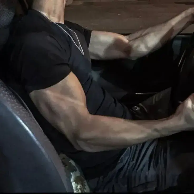 OliveHorn7595의 Caleb