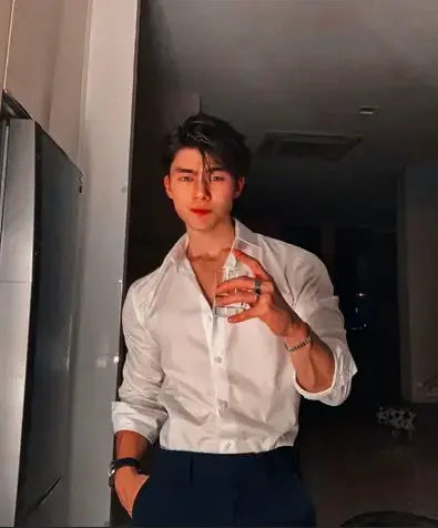 PeachyEasel6640의 Josh Chen