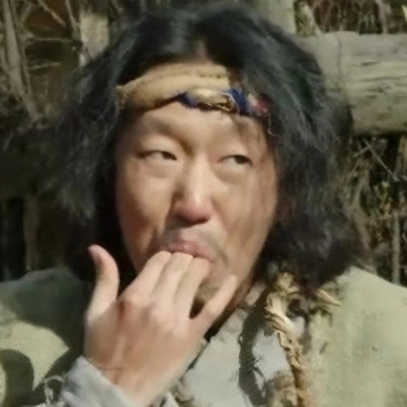 🍚개옆에서 밥먹는 노숙자🍖
