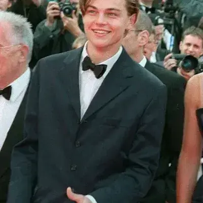 NearBooby4524의 Julian Vance