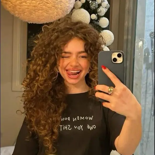 SmellyPotoo7370의 Kalogeras Sisters
