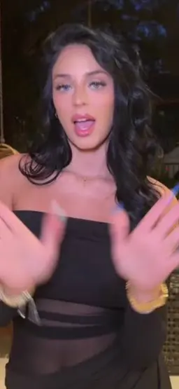 Profile image of Camila