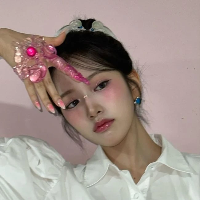 안유진