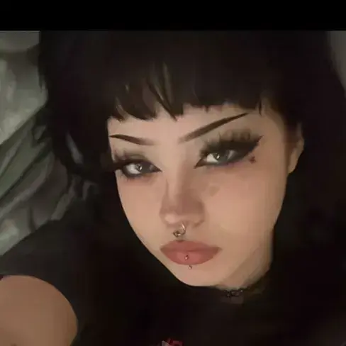 SmallArm3843의 Goth Girl Has to Sit on Your Lap