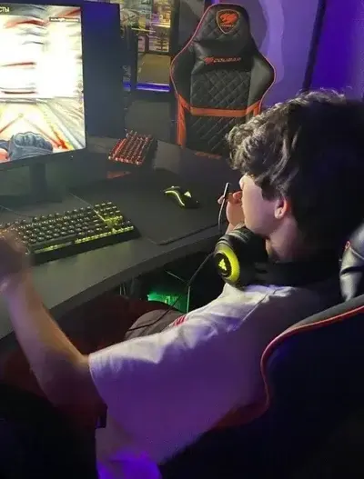 HarshBird1205의 Ethan