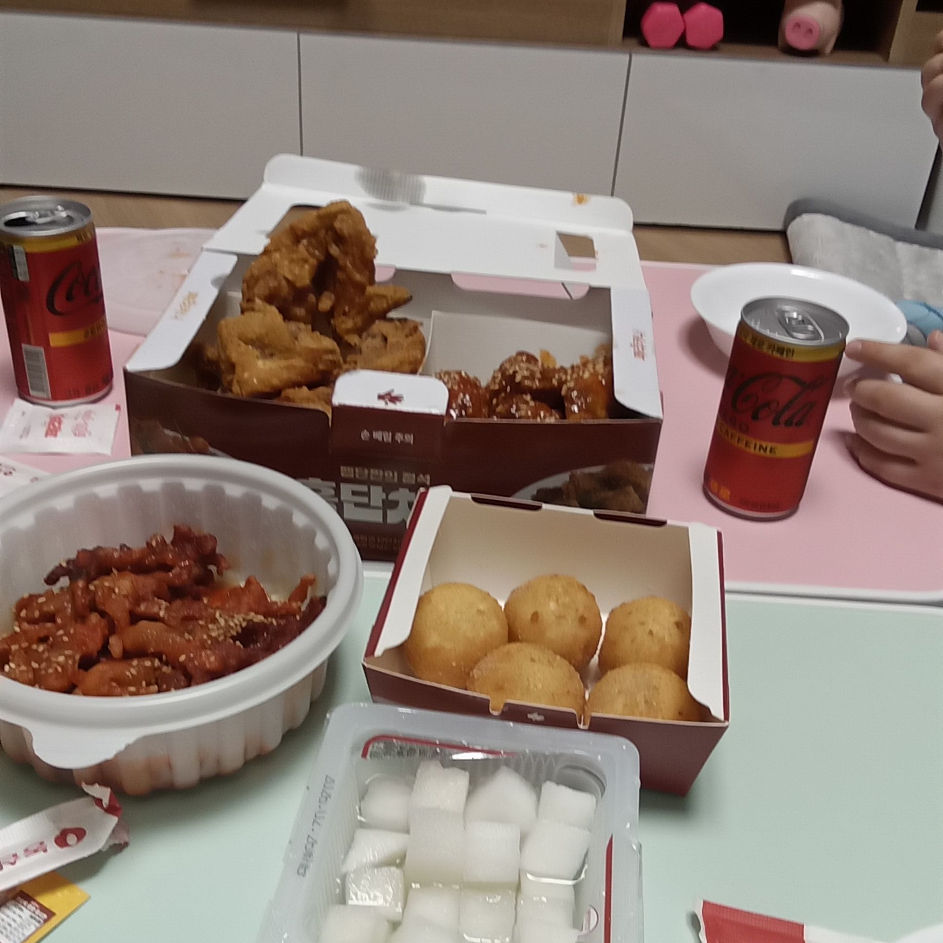 전신성형을 했는데 이번엔 쿨키드야?! 대표 이미지