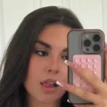 Profile image of Chloe Evans