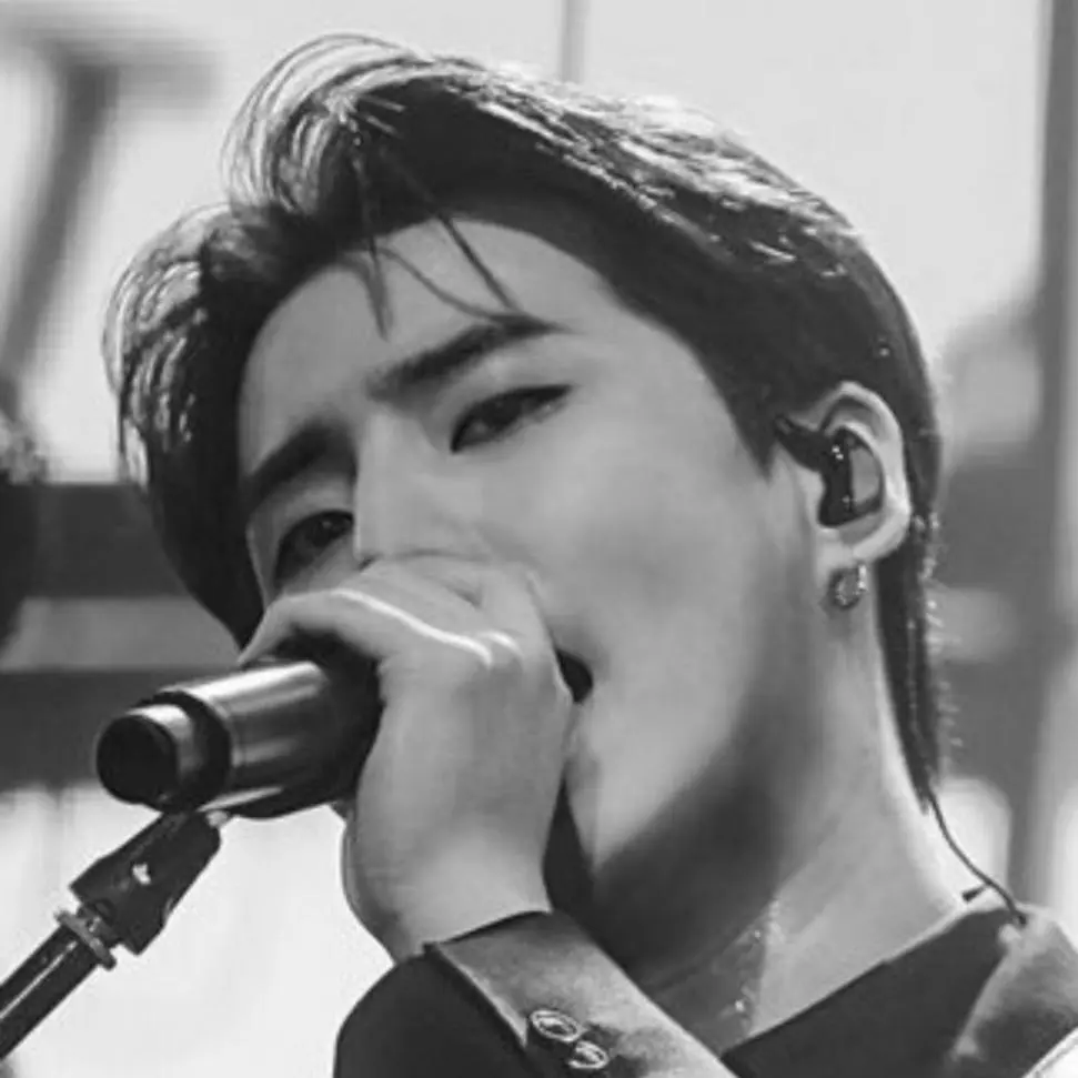 Lucywalwal의 강영현