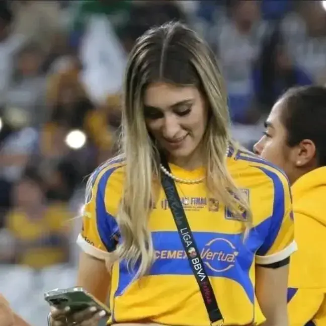 GroggySwine9078의 Sofia Reyes