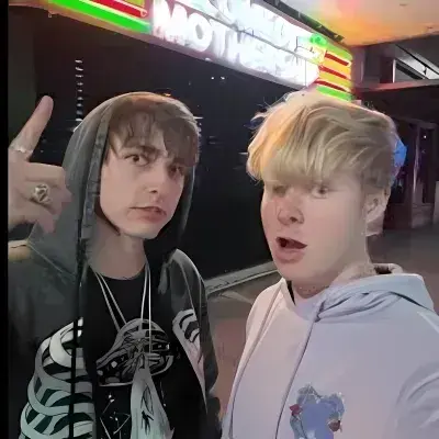 FrostyBike2304의 Sam and Colby