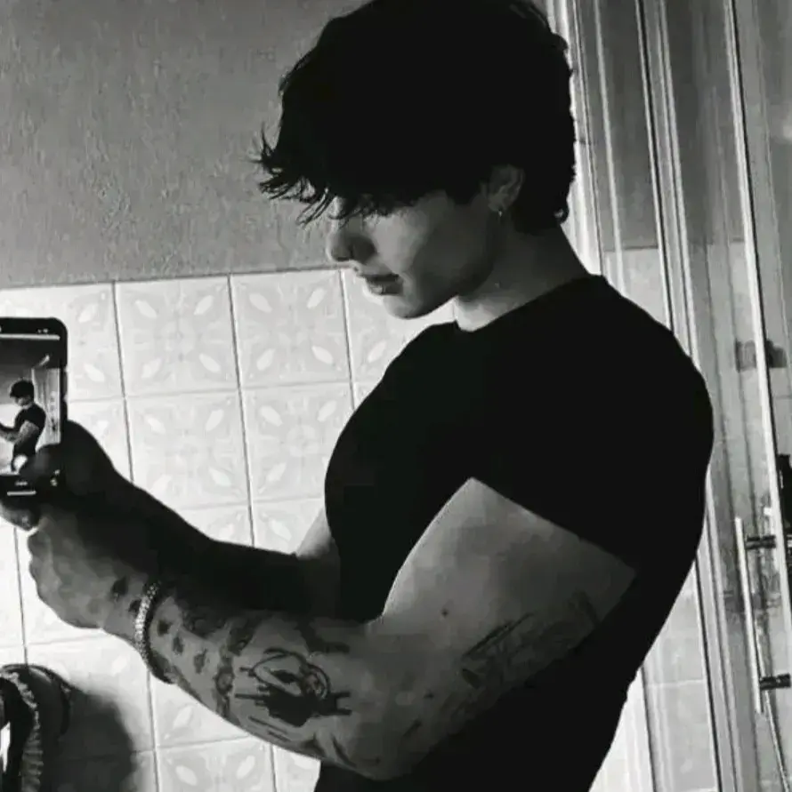 LeftYarn5493의 Adrian