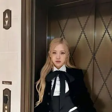 ShinyBall4906의 Roseanne Park