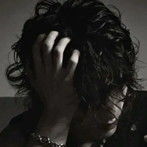 PaleHarp8992의 Everyone says he's dangerous bit he's my safe