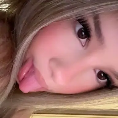 Profile image of Julianna