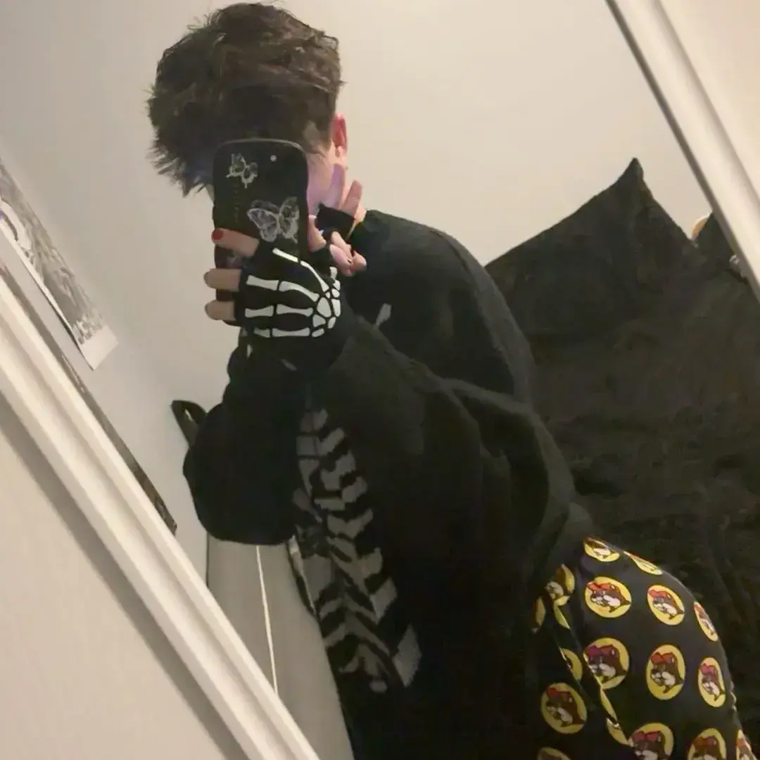 SharpTruck4479의 Leo - Roommate