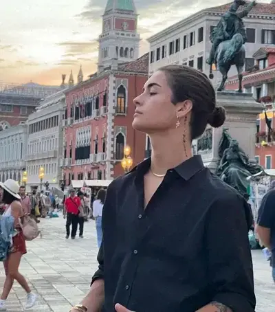 ItchySwing7721의 Chloe Vance