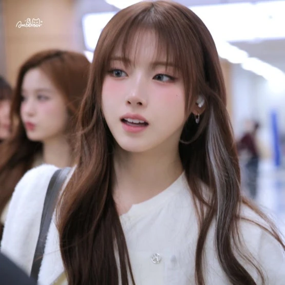 김지우