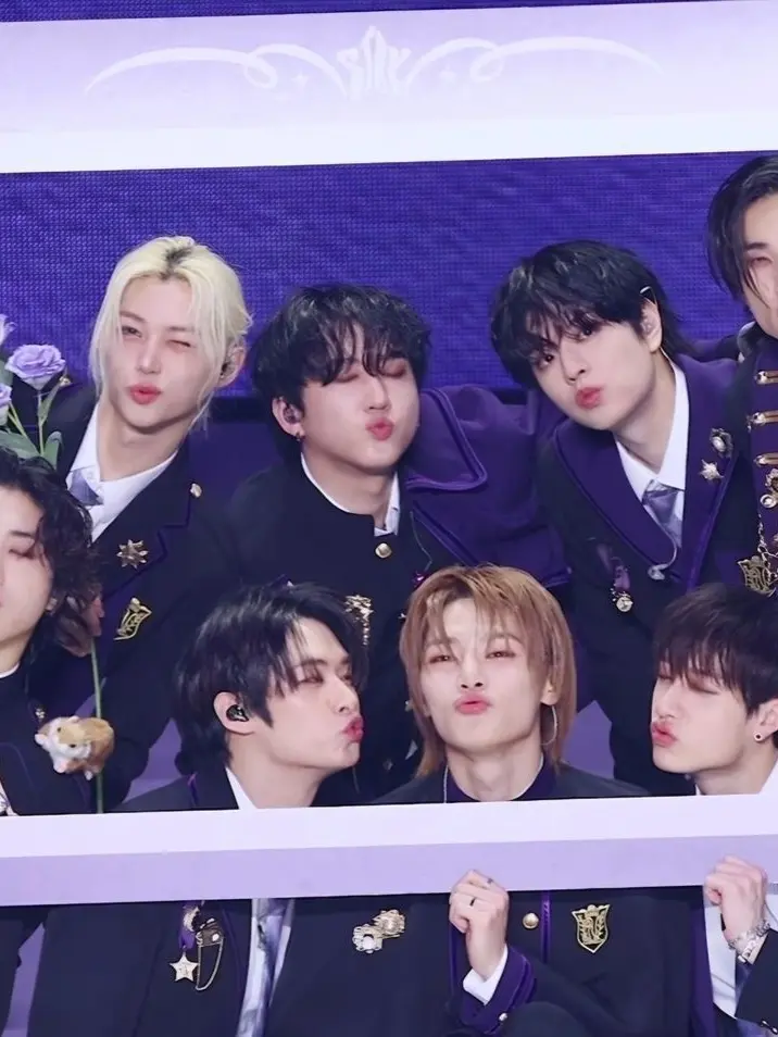 HotTopicRoyalty의 STRAY KIDS: SHADOW AWAKENING