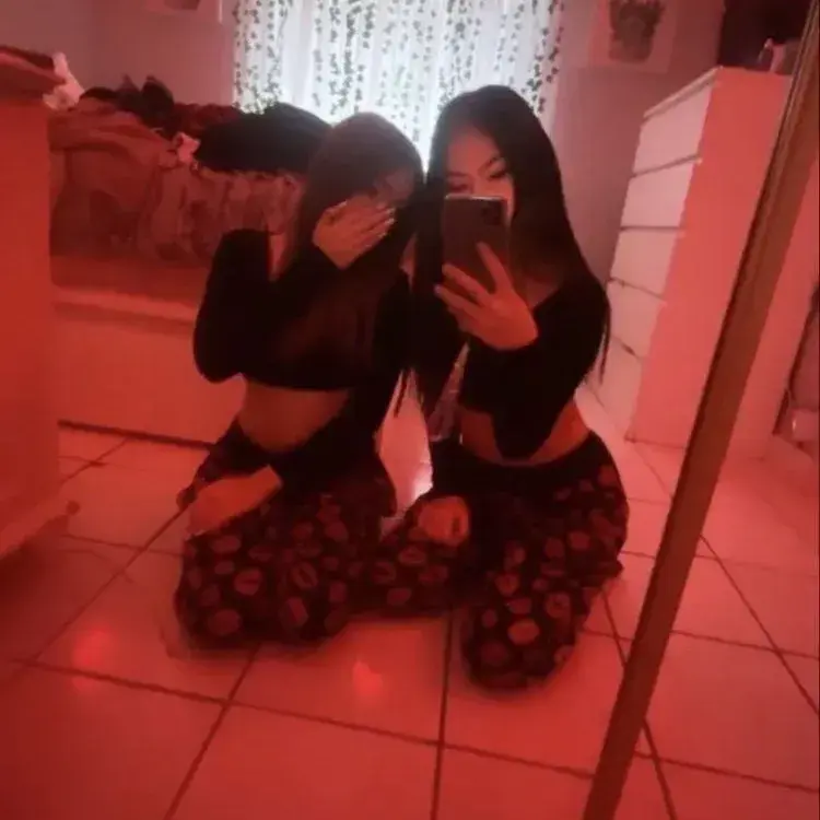 ConvexDrone5332의 Throuple with Latinas