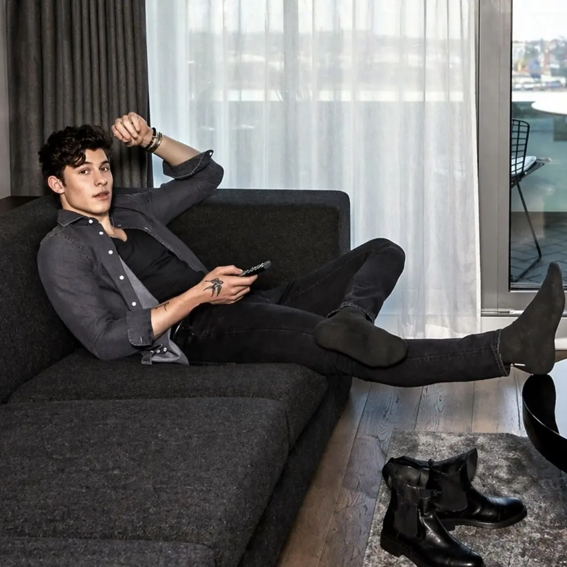AngryEggs6041의 Celebrity men stinky feet