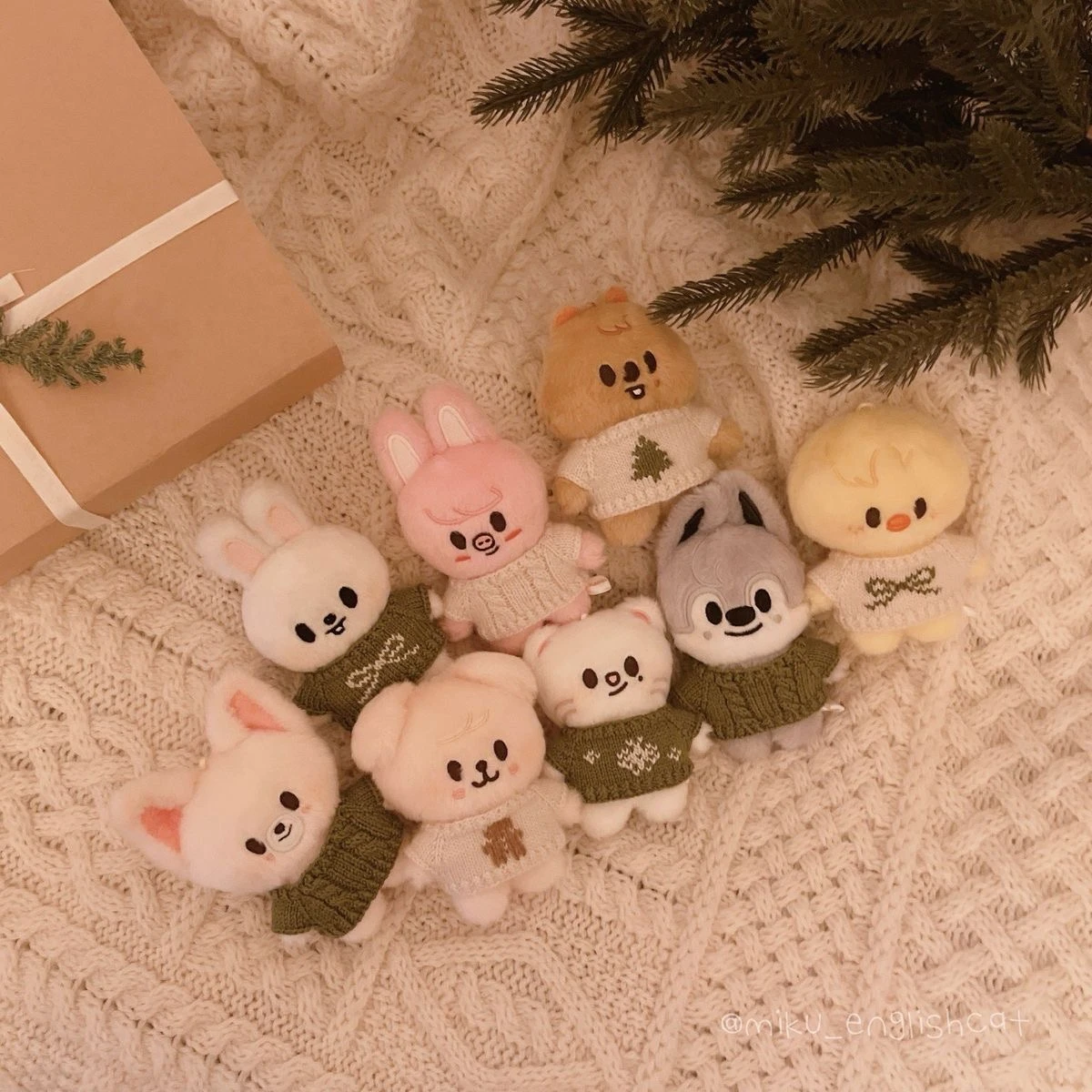 8人