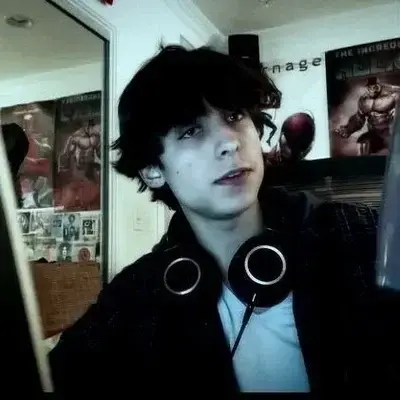 OvalDaisy1238의 Aidan Gallagher