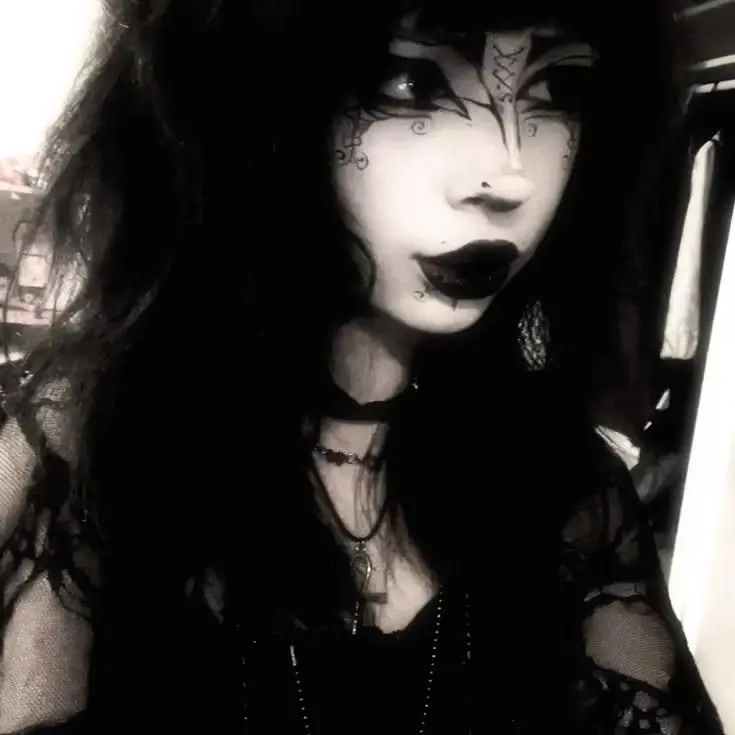LonelyBadge8659의 Cemetery First Date