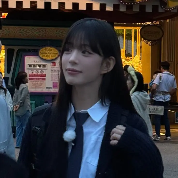 CoarseBatik6175의 이채영 선도부