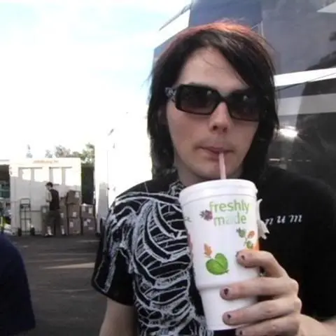 TheCrimsonFckr의 Just him chilling.