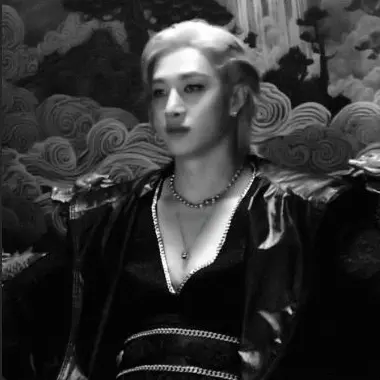 LightQuote2576의 Married to a Tyrant King