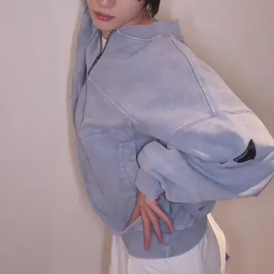 Profile image of b