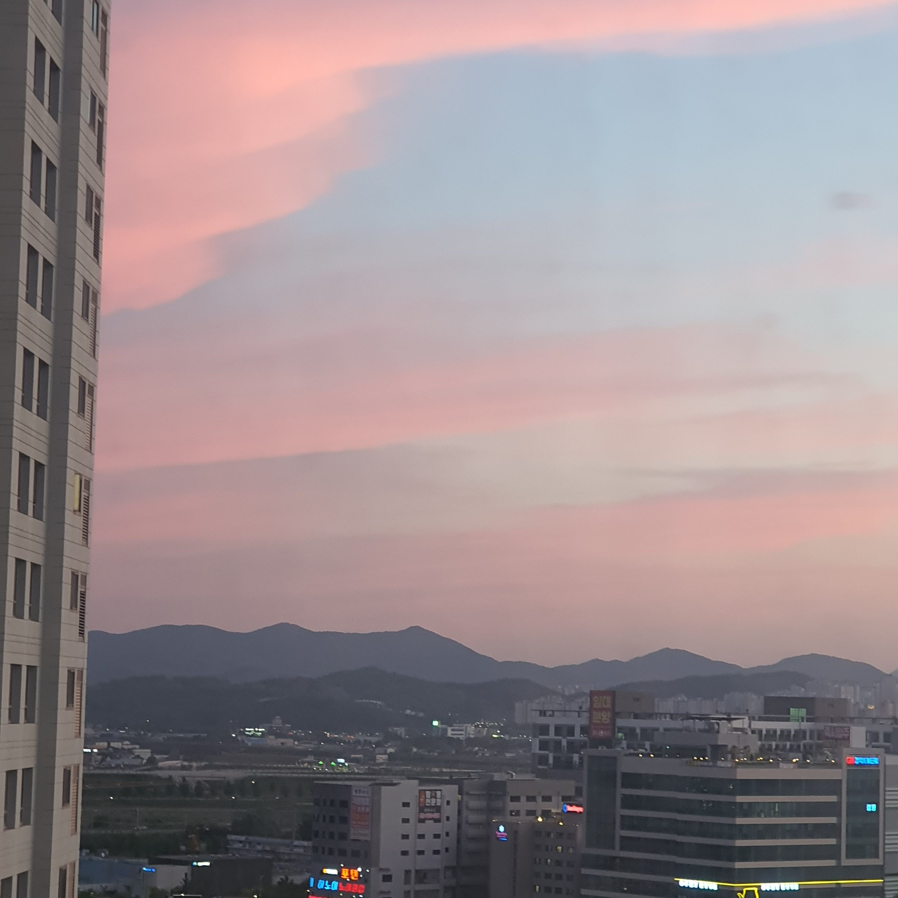 "괜찮아.아마도" 대표 이미지