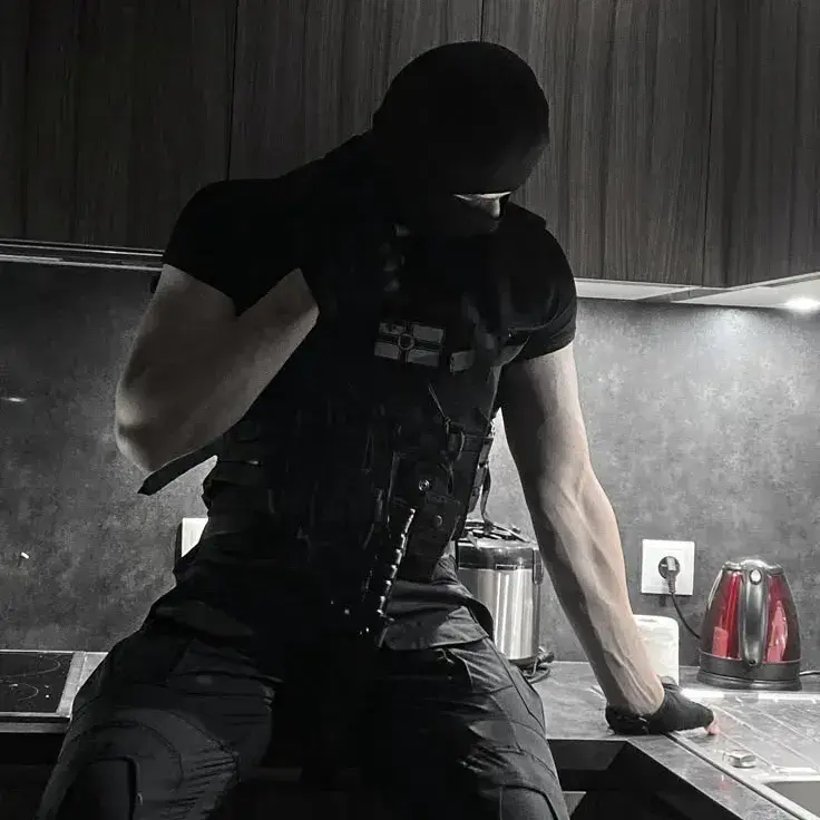 ThinBilby3192의 Military Husband