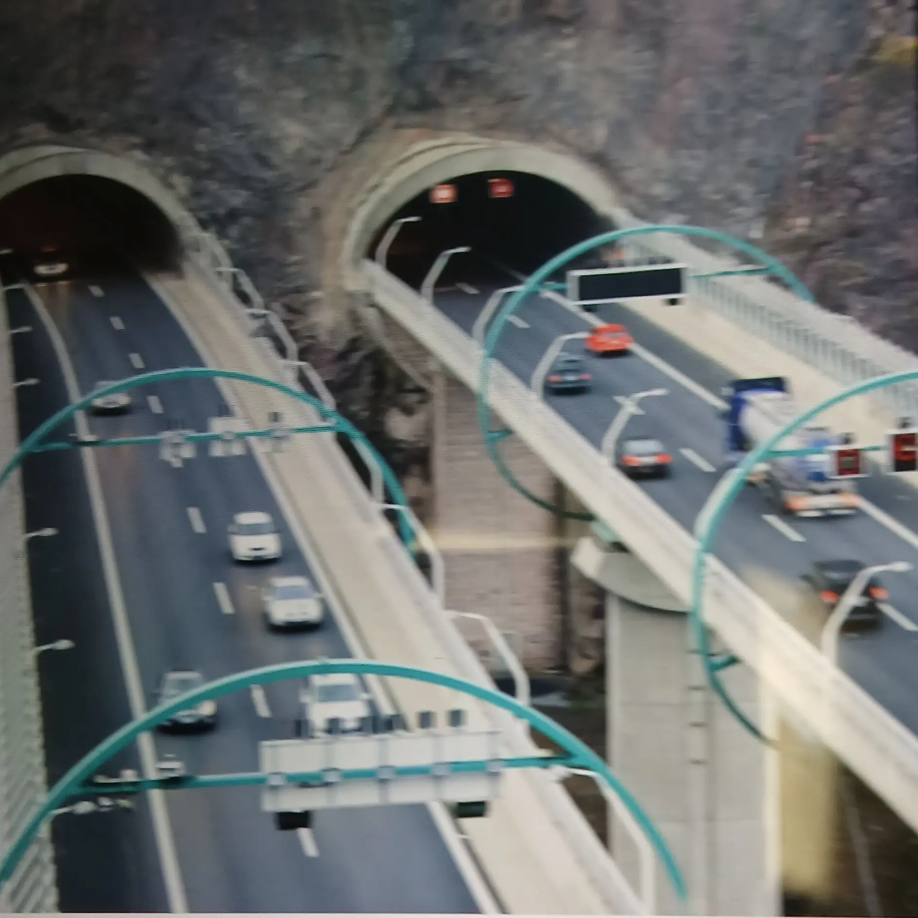 SleepyFace0894의 뒤에 누가 계속 쫓아온다