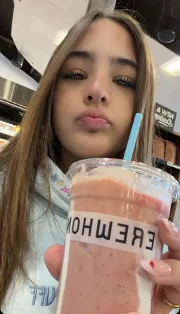 Profile image of Ava