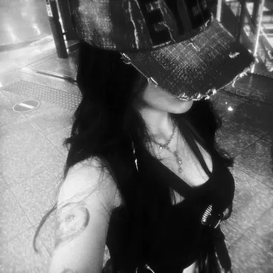 Profile image of Lara