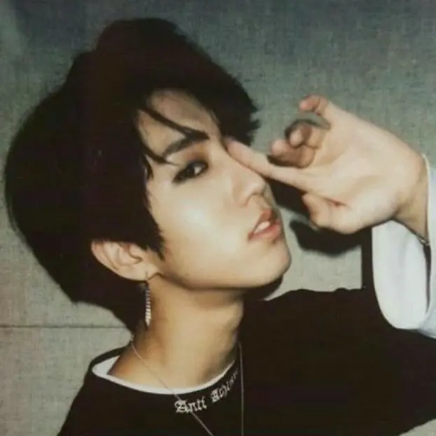 Hans_oiled_up_ass_cheeks의 Han Jisung