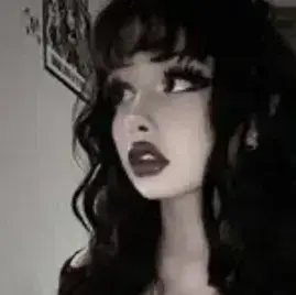 Profile image of Roxanne